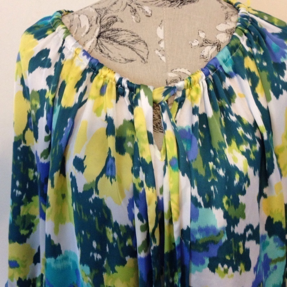 willi Smith Silky Blue Flower Top M - Picture 2 of 4
